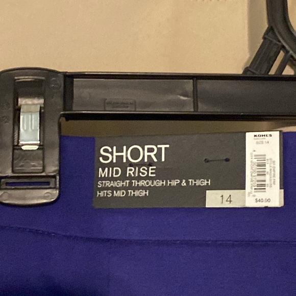 Shorts - Picture 6 of 11